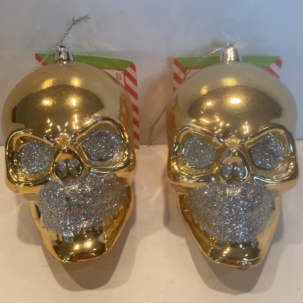 NWT Set of 2 Goldtone Skull Ornaments with Silvery eyes & mouths